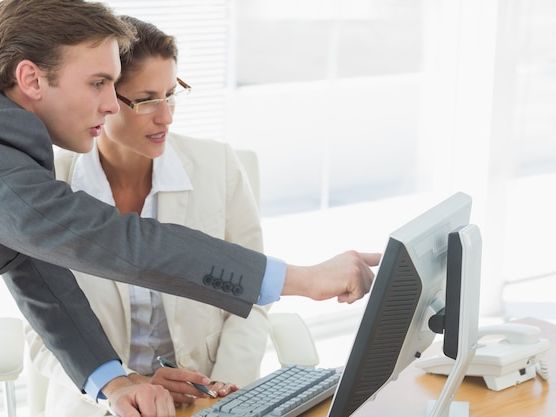 Jak skutecznie wdrożyć system CRM w firmie – Kompleksowy przewodnik